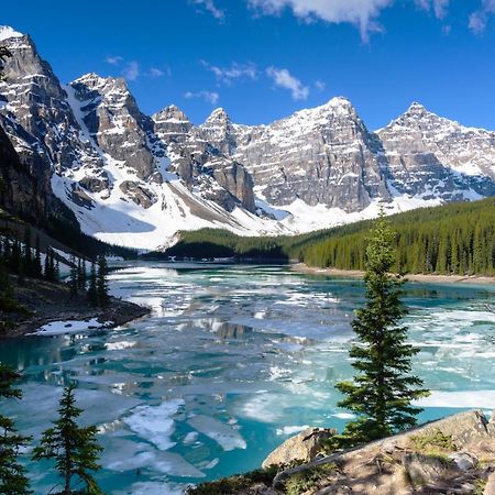 Spectacular Mountain View Corner Unit Pool Hot Tub Park Pass Appartamento Canmore Esterno foto