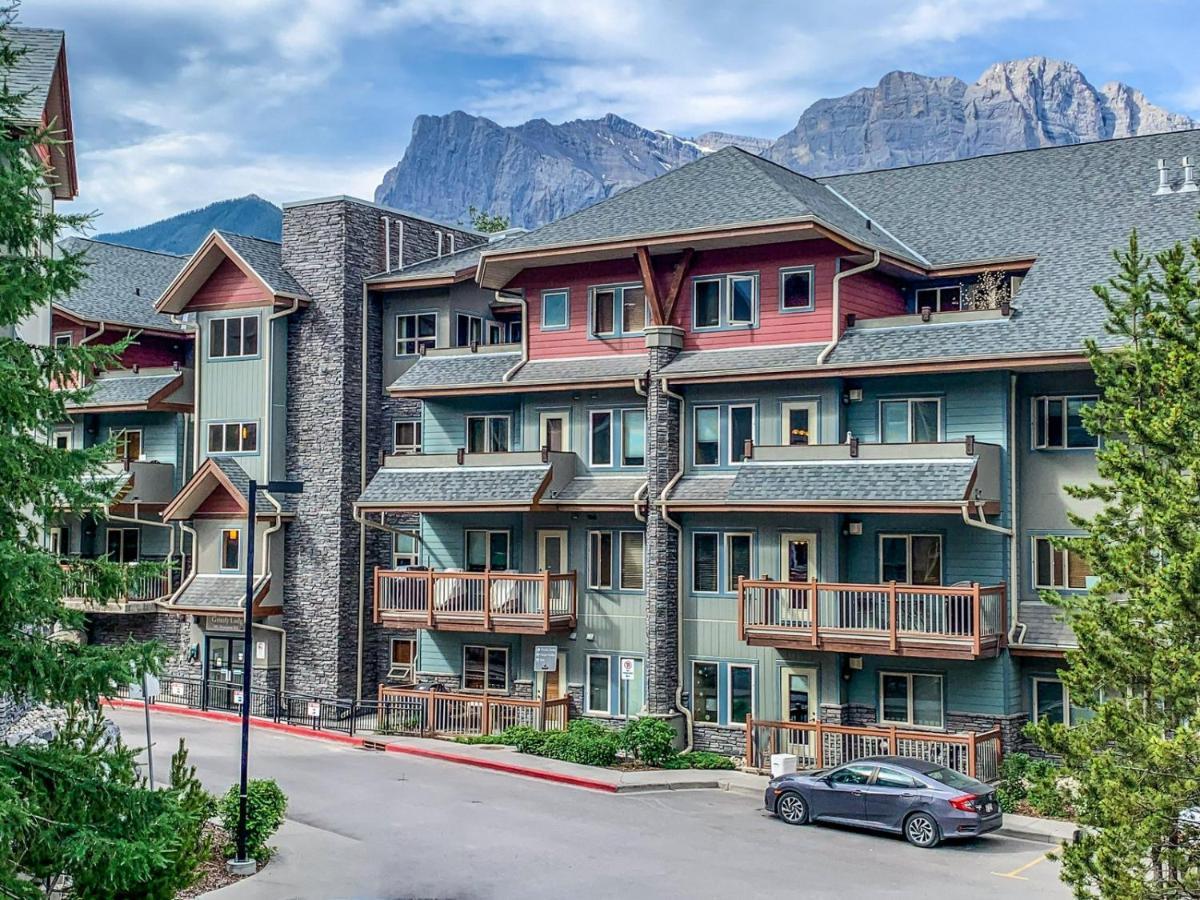 Spectacular Mountain View Corner Unit Pool Hot Tub Park Pass Appartamento Canmore Esterno foto
