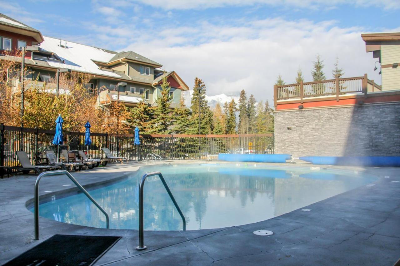 Spectacular Mountain View Corner Unit Pool Hot Tub Park Pass Appartamento Canmore Esterno foto