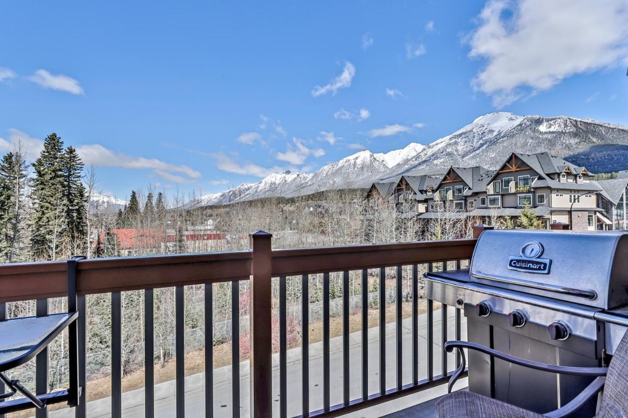 Spectacular Mountain View Corner Unit Pool Hot Tub Park Pass Appartamento Canmore Esterno foto