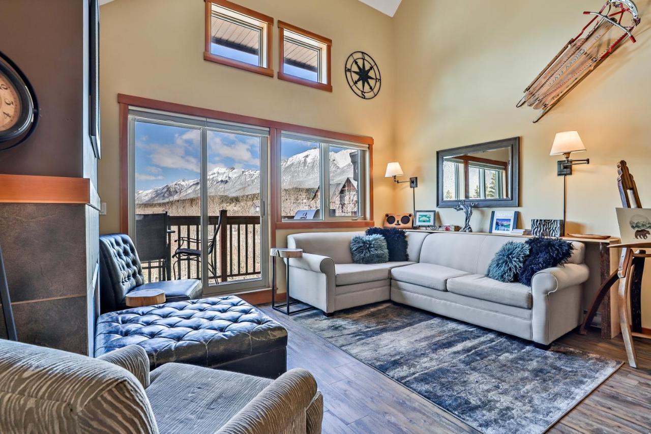 Spectacular Mountain View Corner Unit Pool Hot Tub Park Pass Appartamento Canmore Esterno foto
