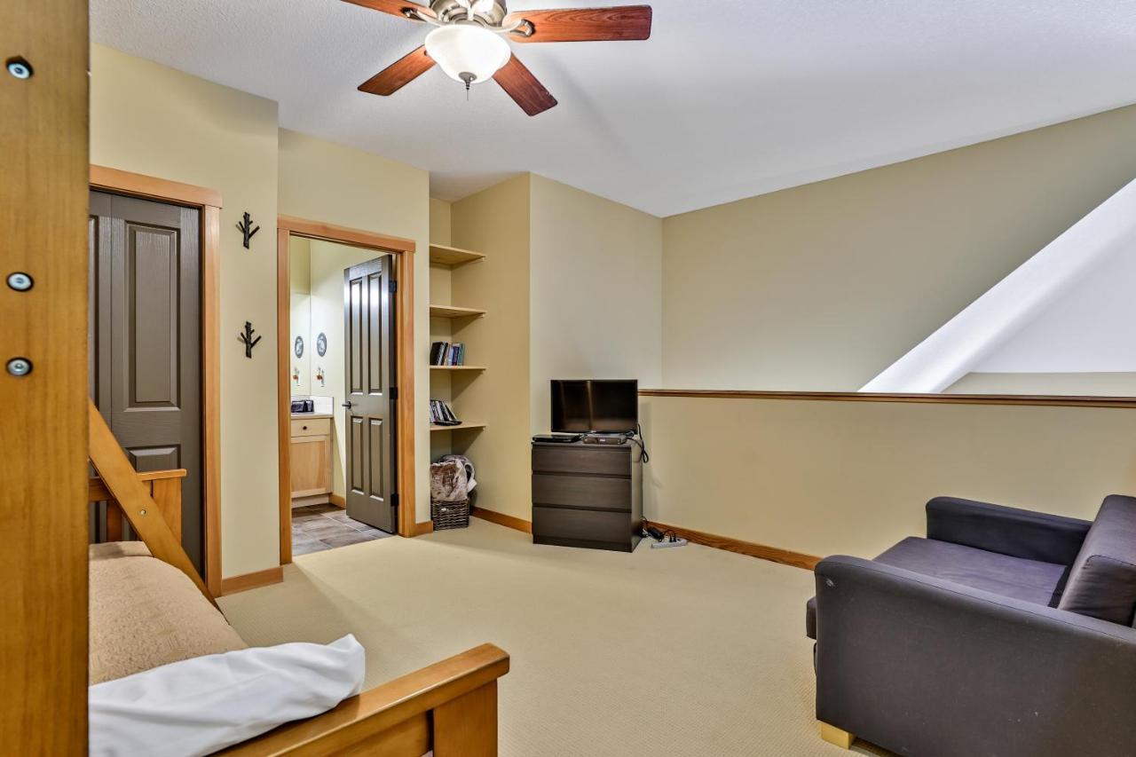 Spectacular Mountain View Corner Unit Pool Hot Tub Park Pass Appartamento Canmore Esterno foto