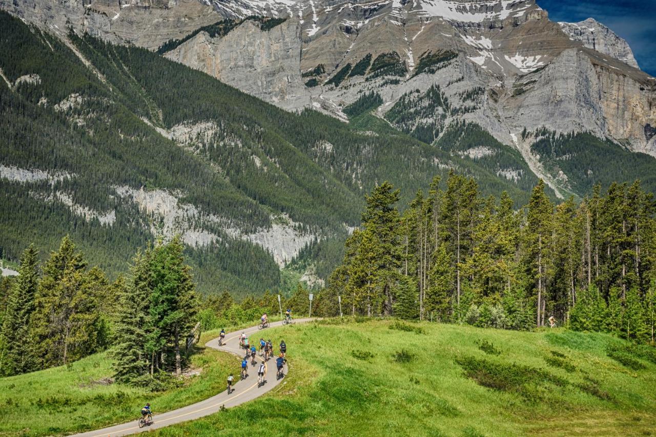 Spectacular Mountain View Corner Unit Pool Hot Tub Park Pass Appartamento Canmore Esterno foto