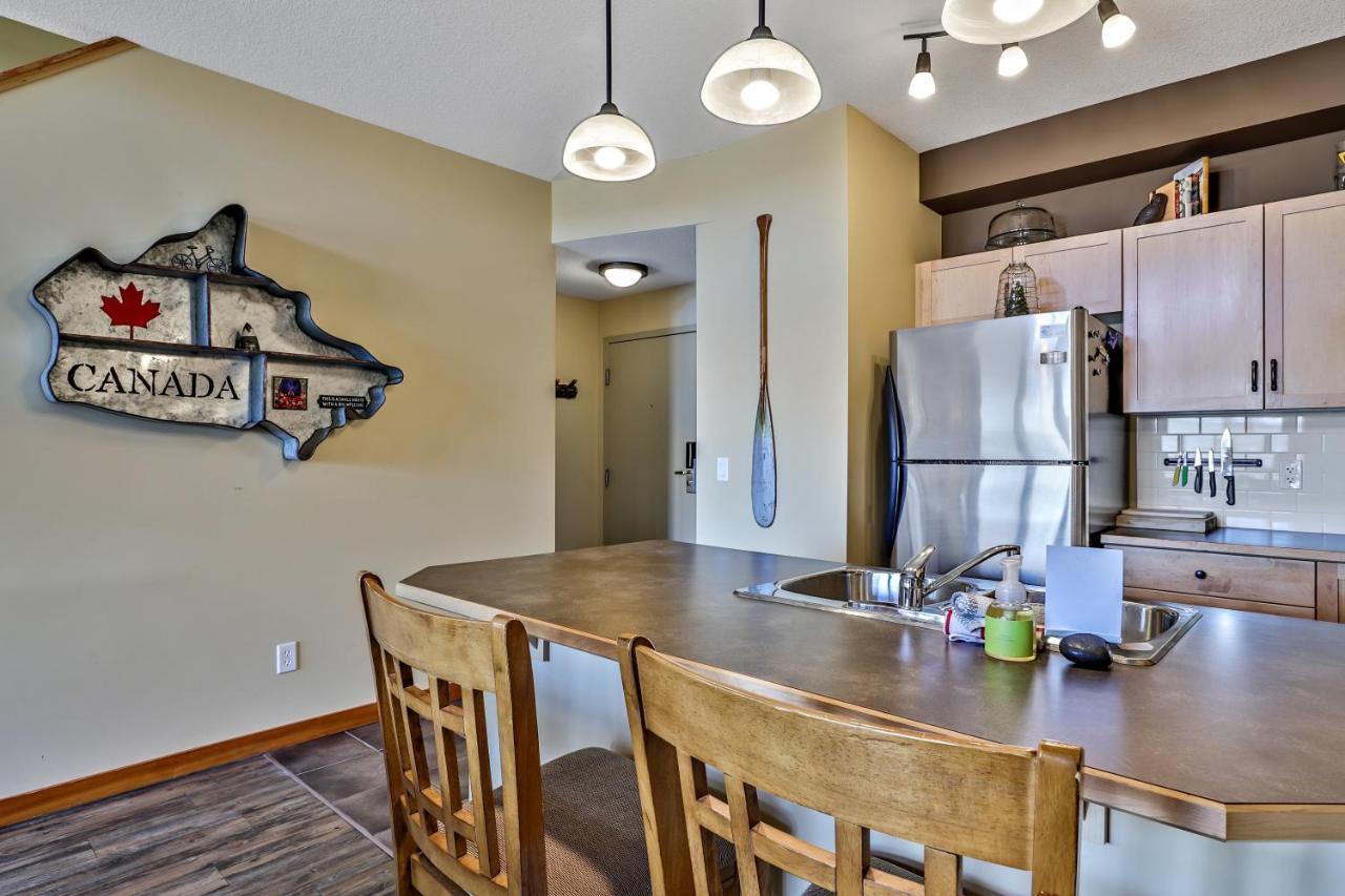 Spectacular Mountain View Corner Unit Pool Hot Tub Park Pass Appartamento Canmore Esterno foto