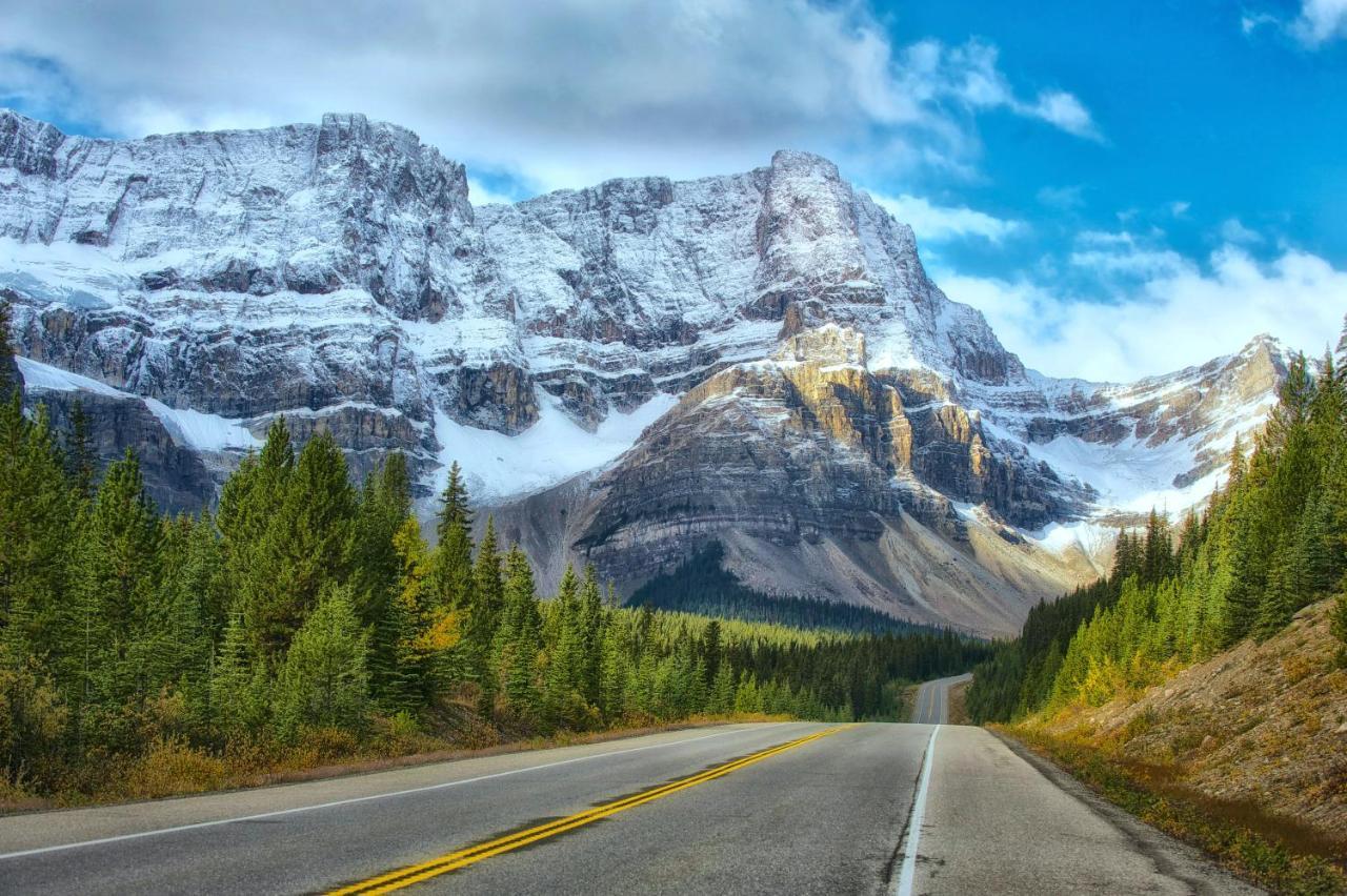 Spectacular Mountain View Corner Unit Pool Hot Tub Park Pass Appartamento Canmore Esterno foto
