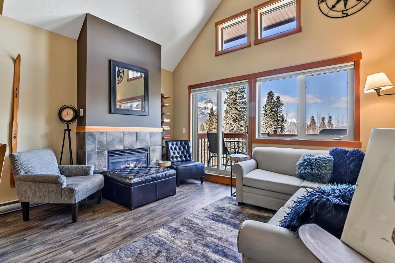 Spectacular Mountain View Corner Unit Pool Hot Tub Park Pass Appartamento Canmore Esterno foto