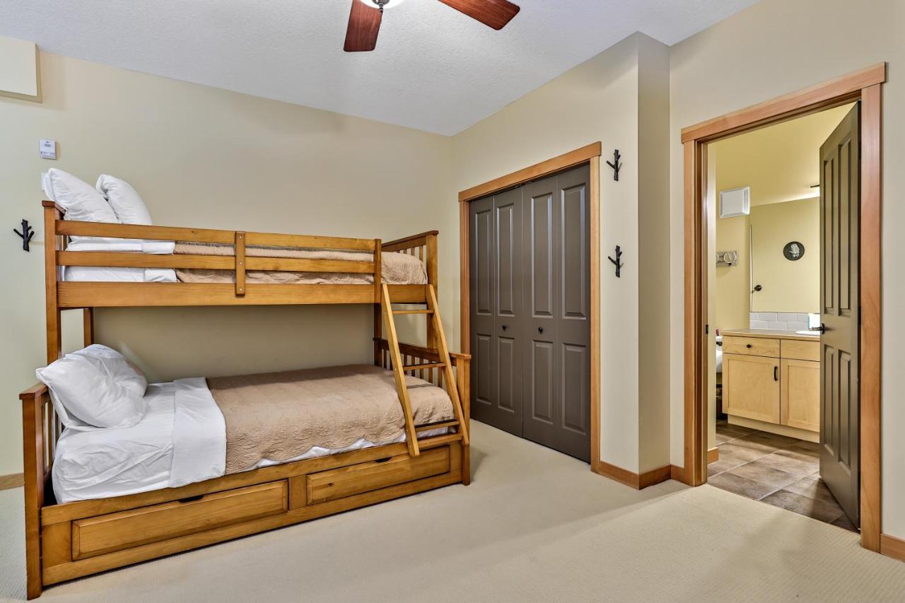 Spectacular Mountain View Corner Unit Pool Hot Tub Park Pass Appartamento Canmore Esterno foto